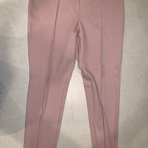Slim pant w/ tapered ankle and elastic waist